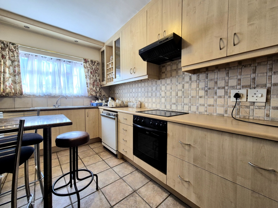 3 Bedroom Property for Sale in Wynberg Upper Western Cape